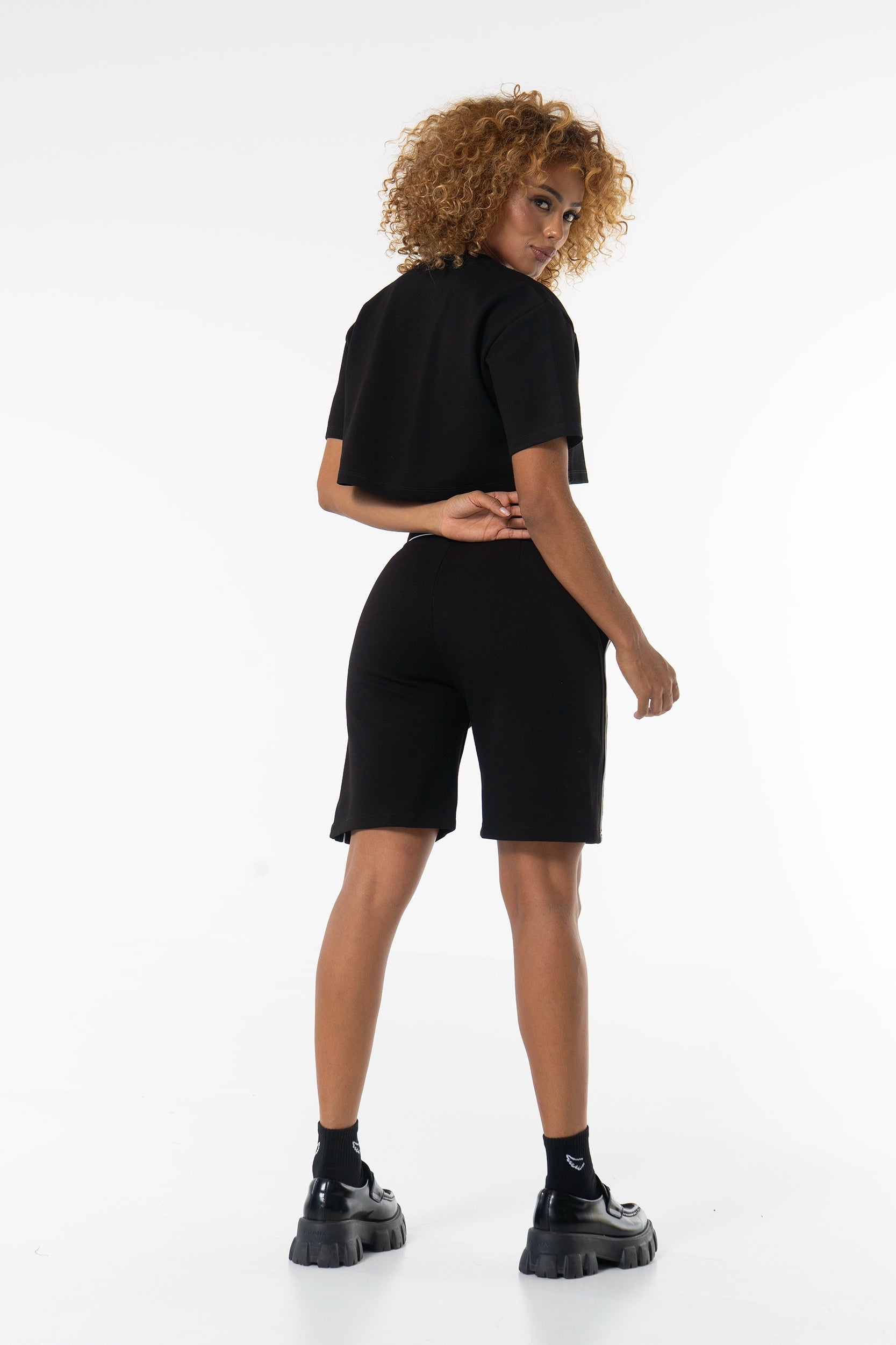 SHORT NUIT