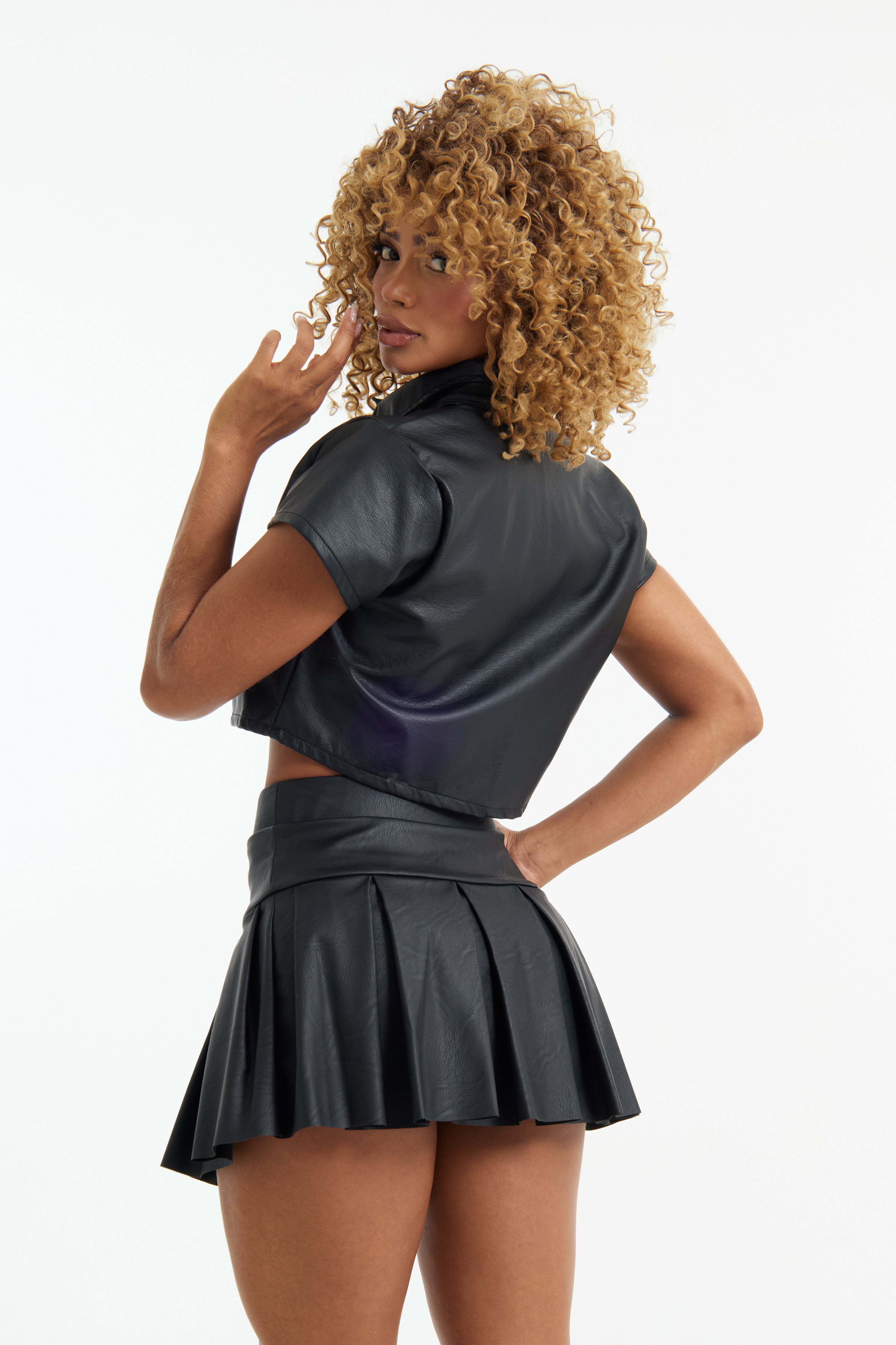 FALDA PLIEGUES CUERINA