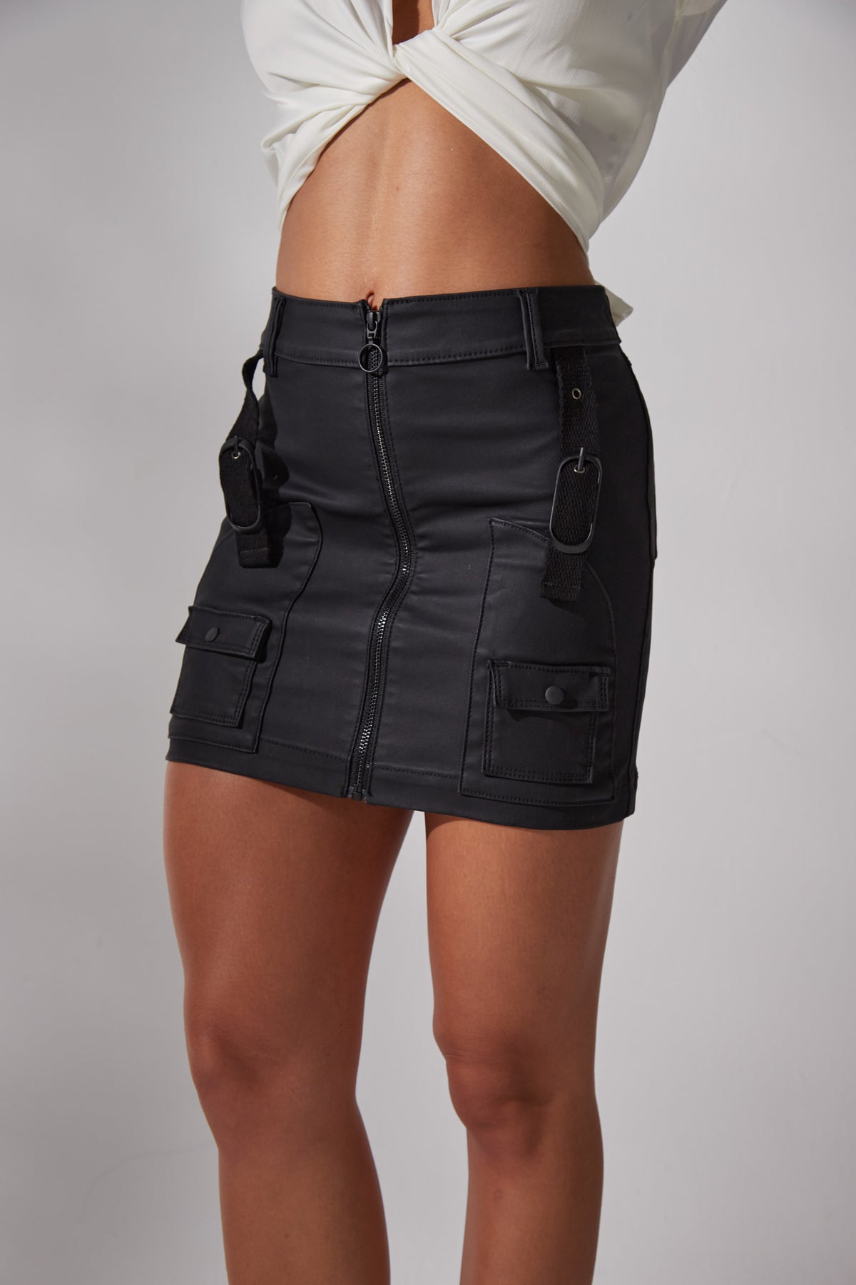 BUCKLE LEATHER SKIRT